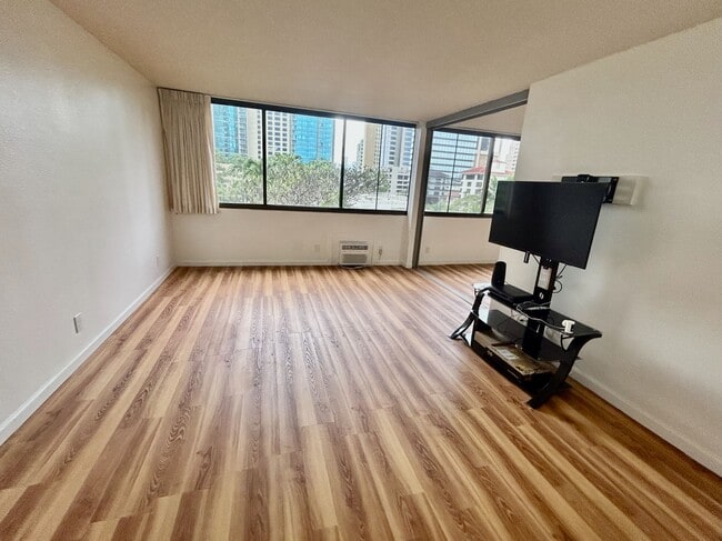 Building Photo - 1255 Nuuanu Ave