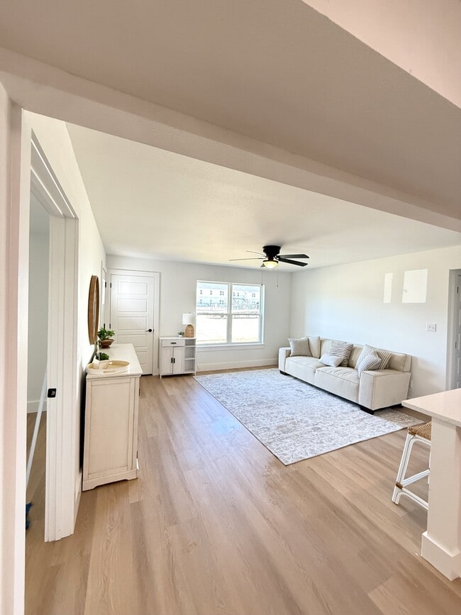 Building Photo - 1162 W Cato Springs Rd