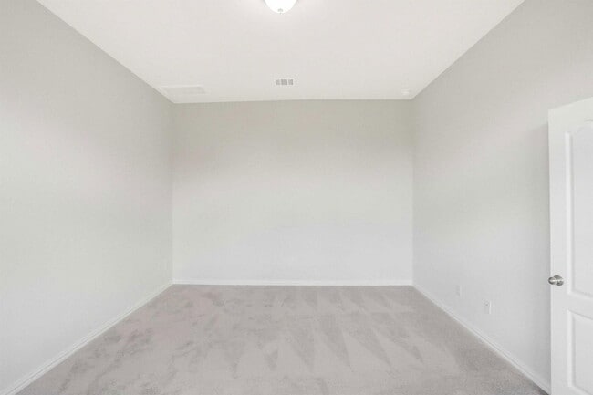 Building Photo - 335 Spinnaker Loop