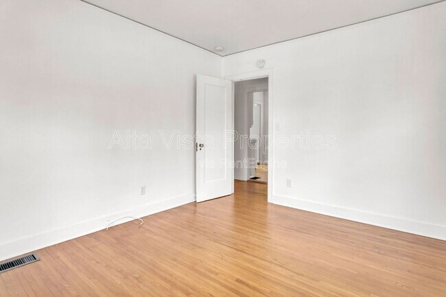Building Photo - 301 Brookes Ave