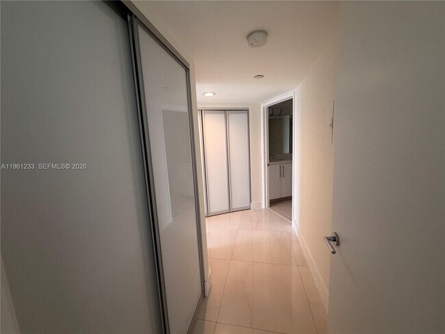 Building Photo - 19101 Mystic Pointe Dr