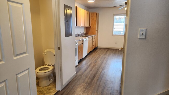 Building Photo - 2 bed 1.5 bath unit in the Meadows