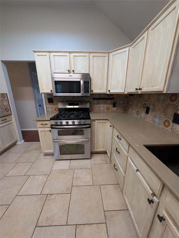 Building Photo - 1325 Roadrunner Dr