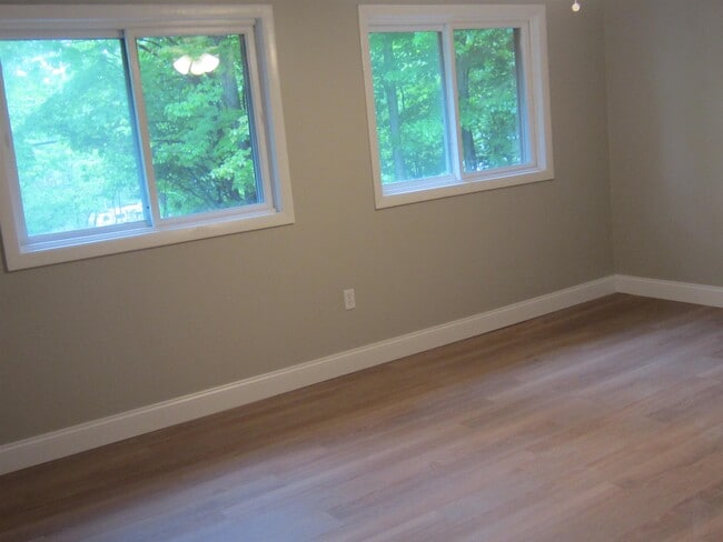 Building Photo - 174 Pattee Hill Rd