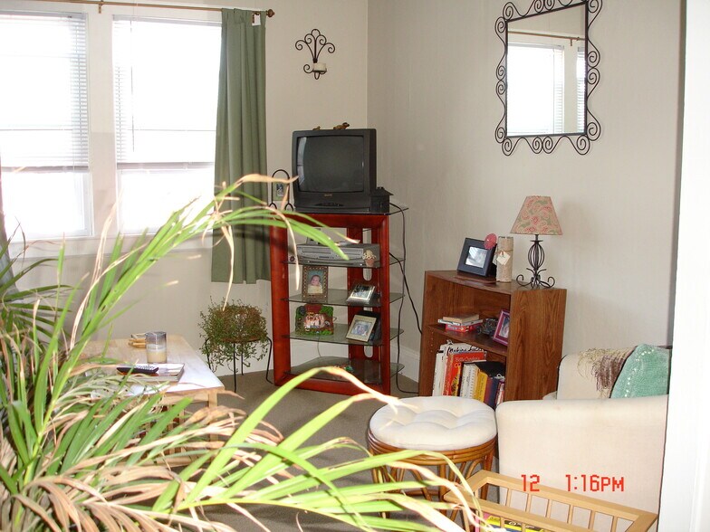 Building Photo - 15 Homer St