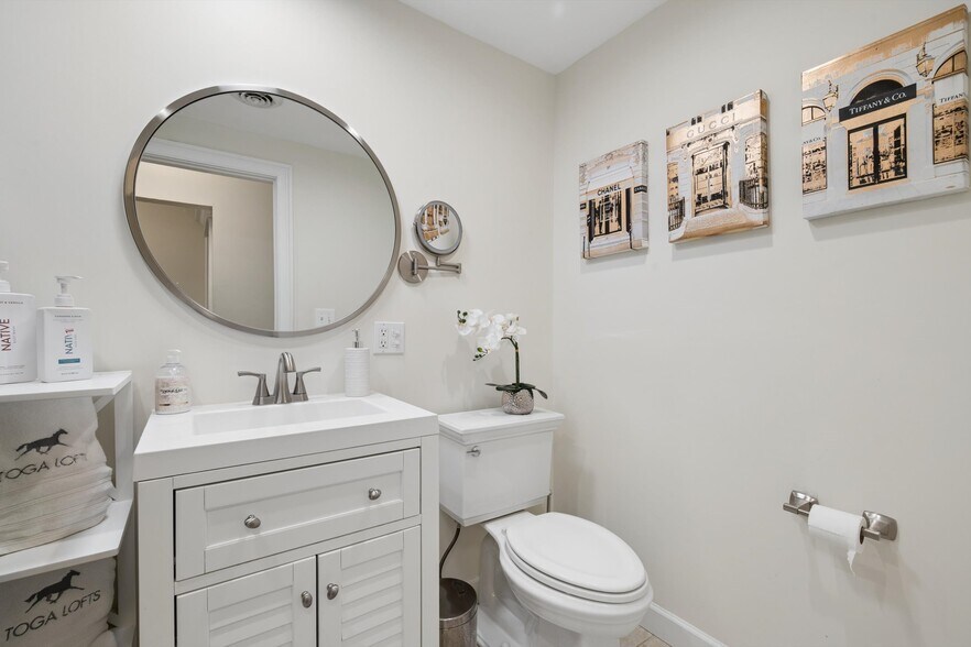 Building Photo - 425 Broadway