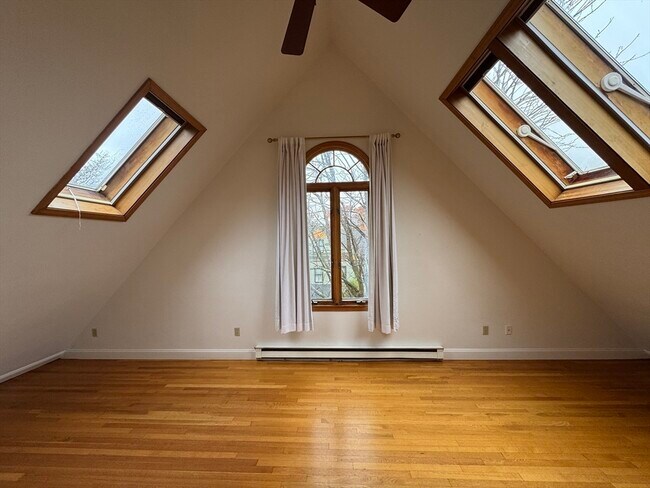 Building Photo - 82 Hammond St