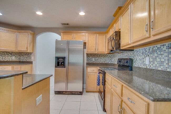 Building Photo - Spacious Pace Home with Office, Fireplace & Pergola