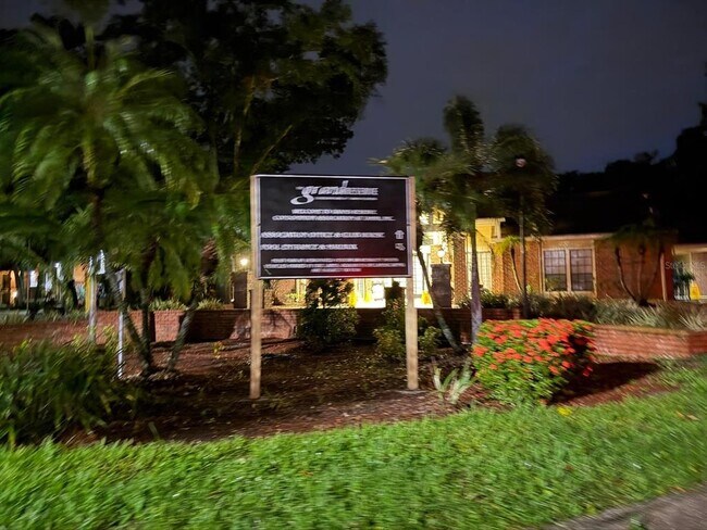 Building Photo - 8643 Mallard Reserve Dr