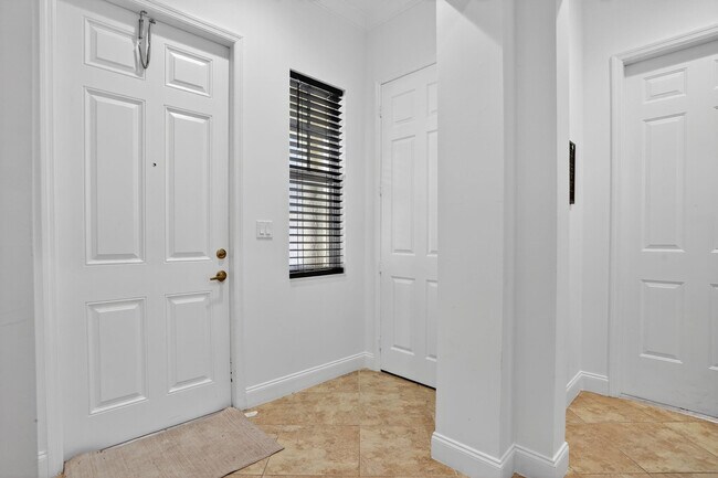 Building Photo - 6012 NW 116th Dr