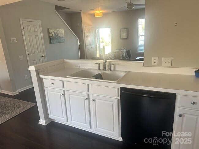 Building Photo - 3213 Mannington Dr