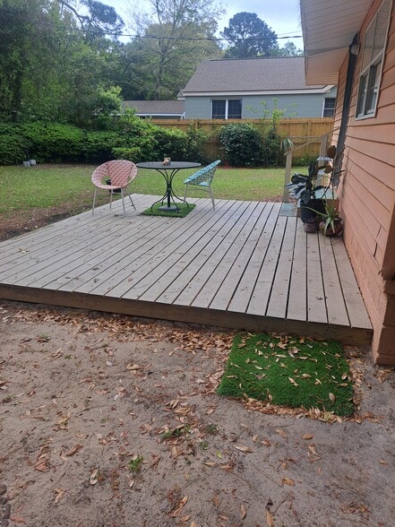 Building Photo - 114 Oleander Ave