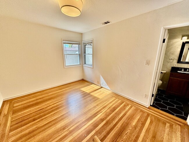 Building Photo - Remodeled 3Bed/2Bath Home in San Leandro –...