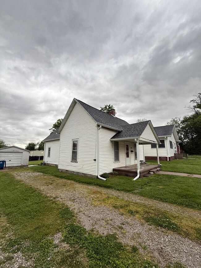 Building Photo - 564 S Court St