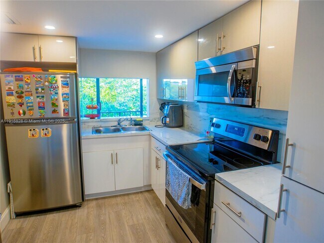 Building Photo - 9400 W Flagler St