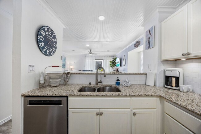 Building Photo - All Inclusive Seasonal Rental Available Oc...