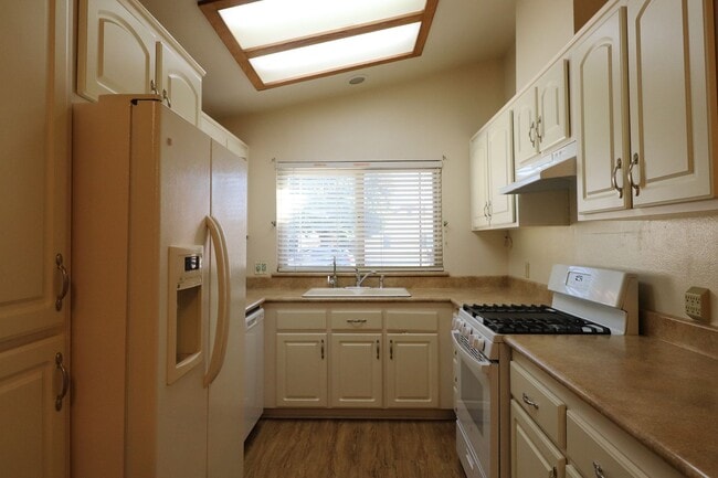 Building Photo - Preisker Gardens Three Bedroom