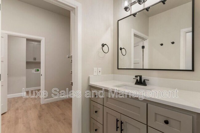 Building Photo - 4136 Abbey Pk Dr