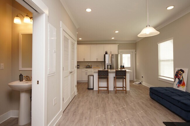 Building Photo - Great Location in Freeport