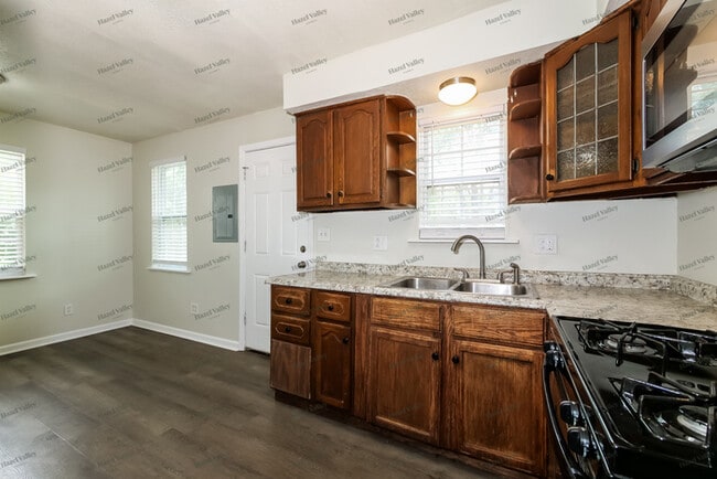 Building Photo - 2513 S 48th Terrace