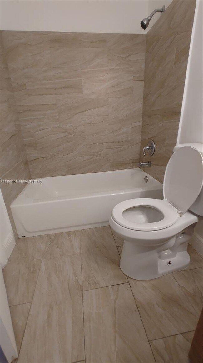 Building Photo - 421 NE 1st St