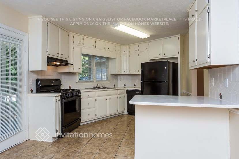 Building Photo - 2449 Windridge Dr NE