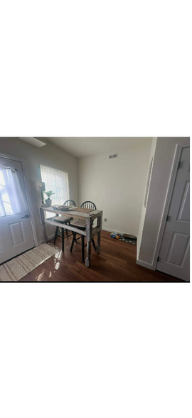 Building Photo - 305-365 Barkley Landing Dr