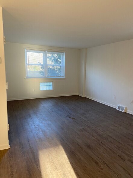 Primary Photo - 3590 Grant Ave