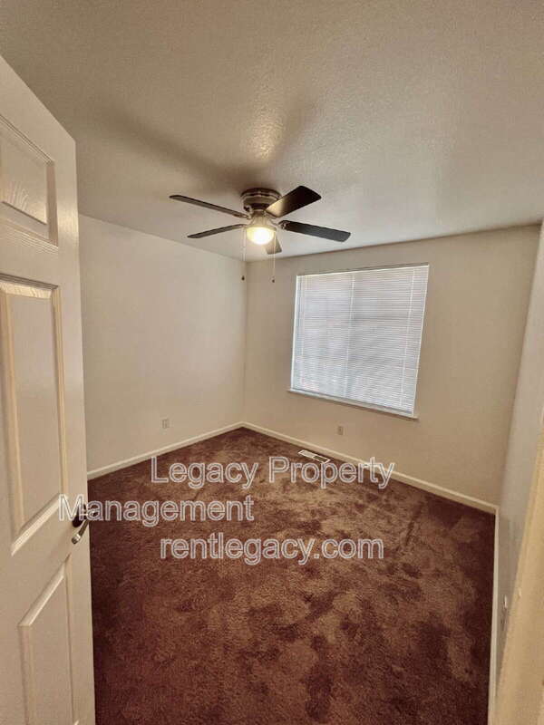 Building Photo - 2750 Parkview Terrace