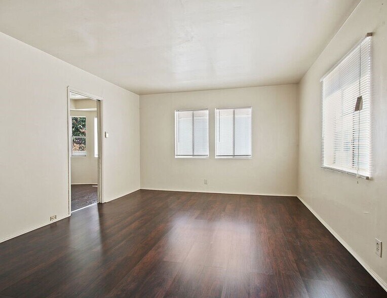 Building Photo - 6609 1/2 Brynhurst Ave