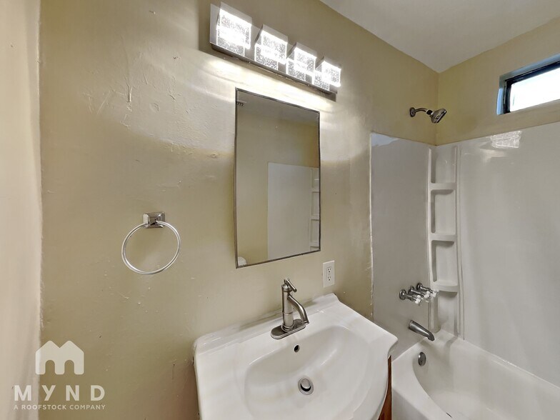 Building Photo - 1852 Grand Ave