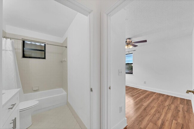 Building Photo - 4111 Coral Tree Cir