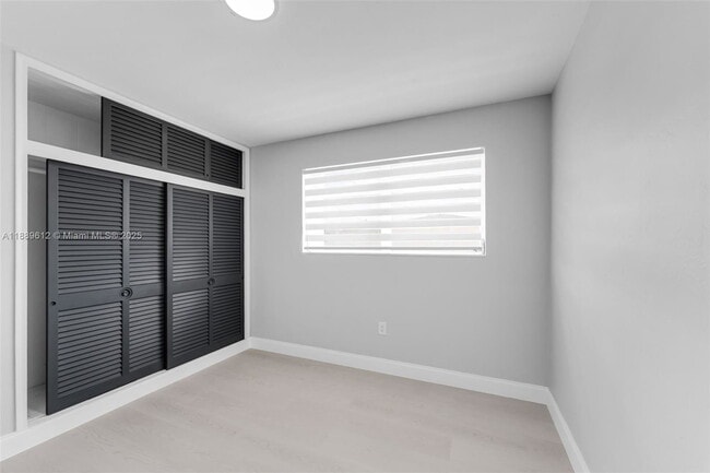Building Photo - 4400 SW 89th Ave