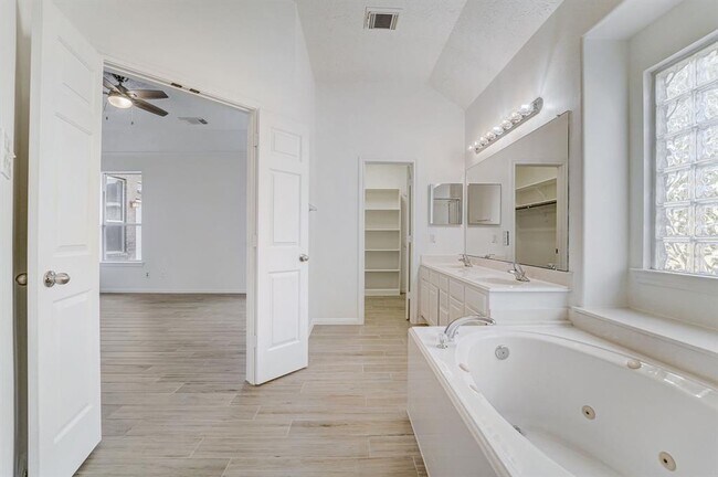 Building Photo - 25608 Thornhill Creek Ct