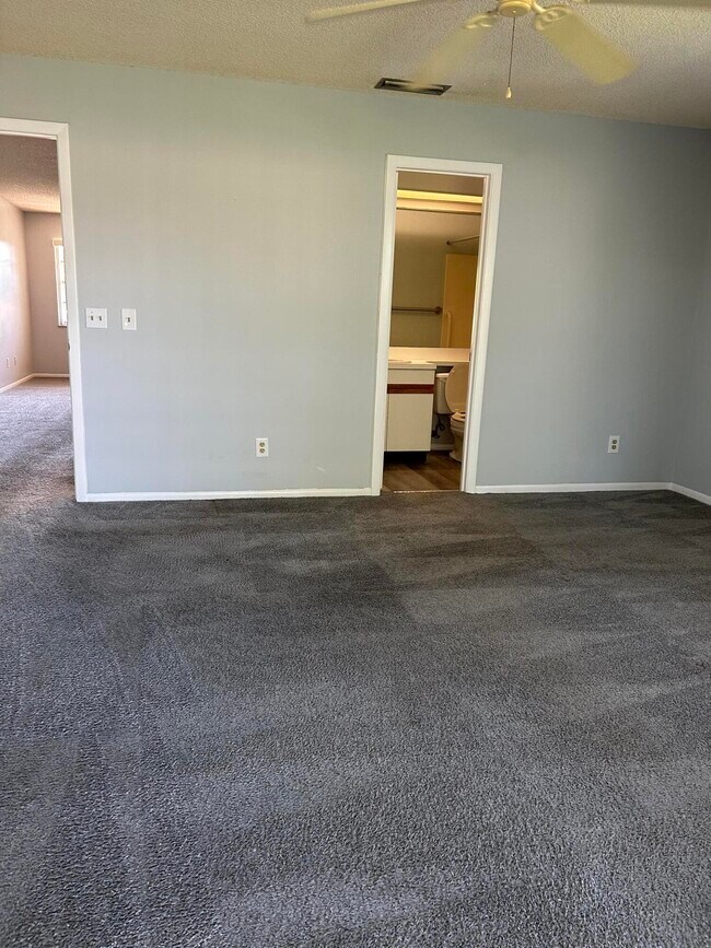 Building Photo - 19 Lake Vista Trail