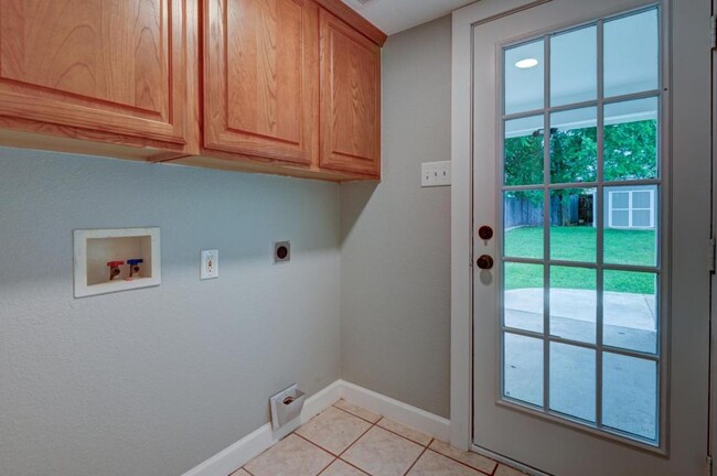 Building Photo - 1619 Merritt Dr