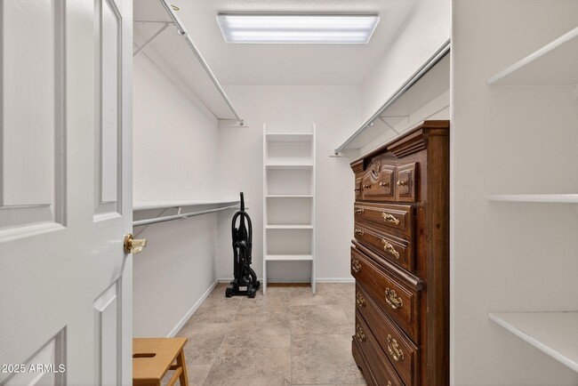 Building Photo - 1831 E Lindrick Dr