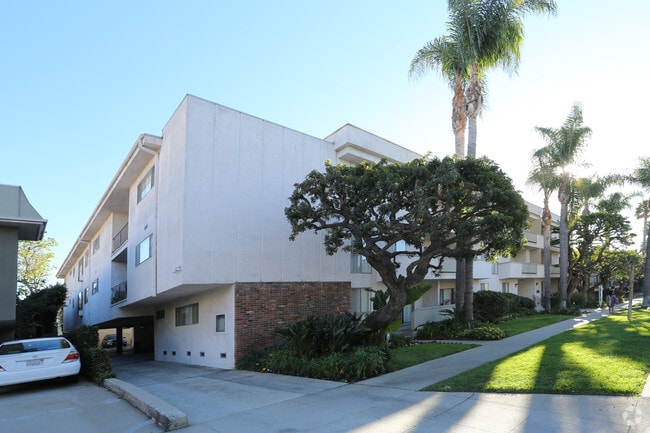 Primary Photo - Bentley Avenue Apartments
