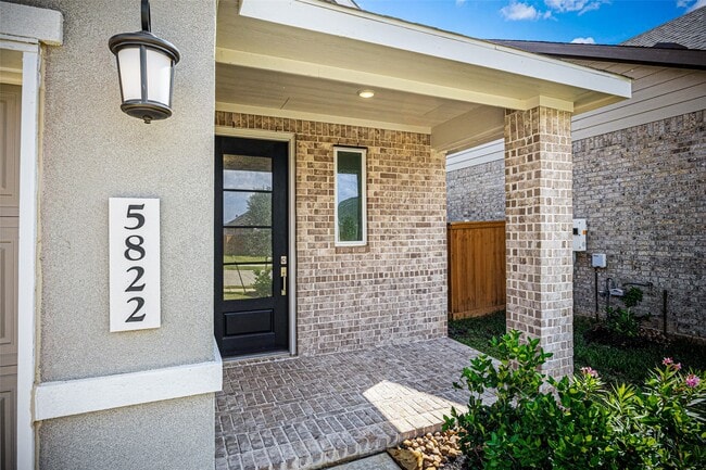 Building Photo - 5822 Majestic Sky Dr