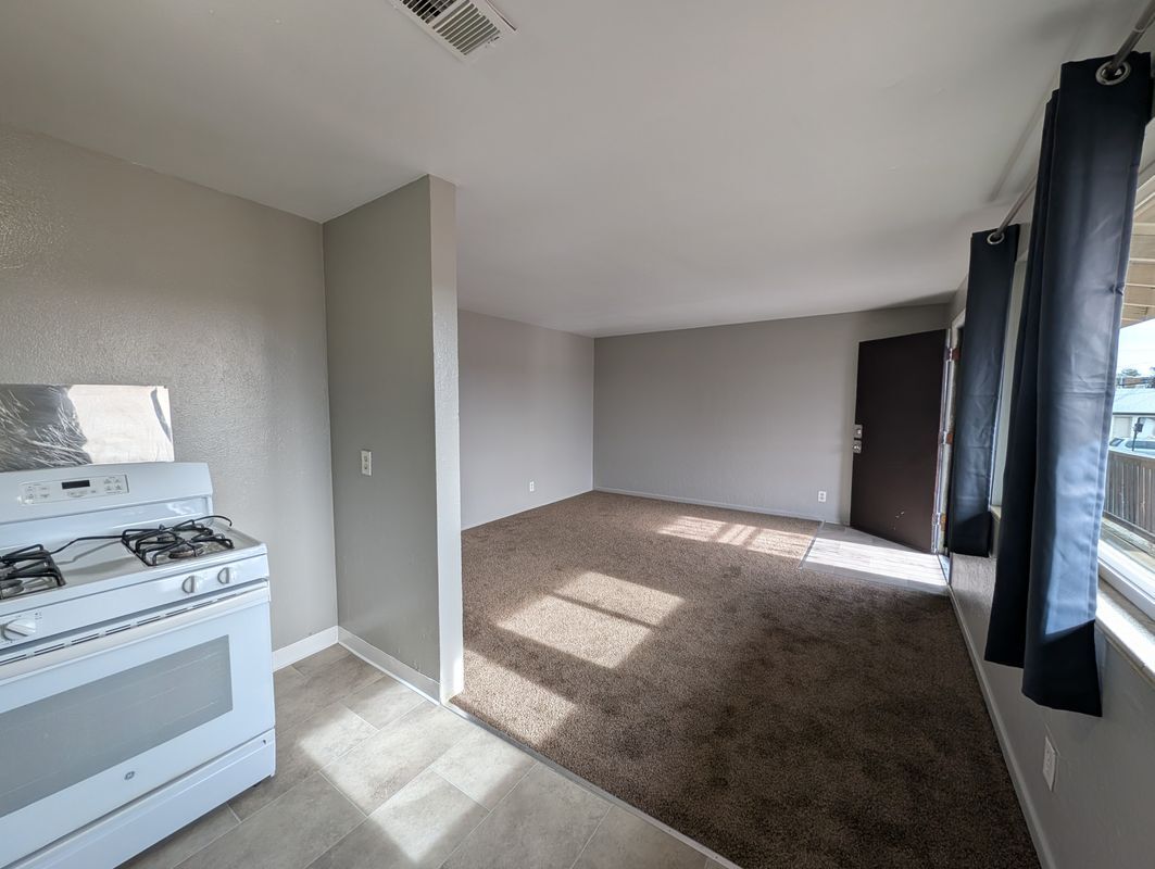 Building Photo - 1588 Lansing St