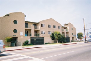 Building Photo - 808 W Anaheim St