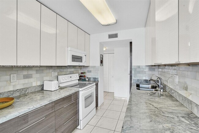 Building Photo - 251 174th St