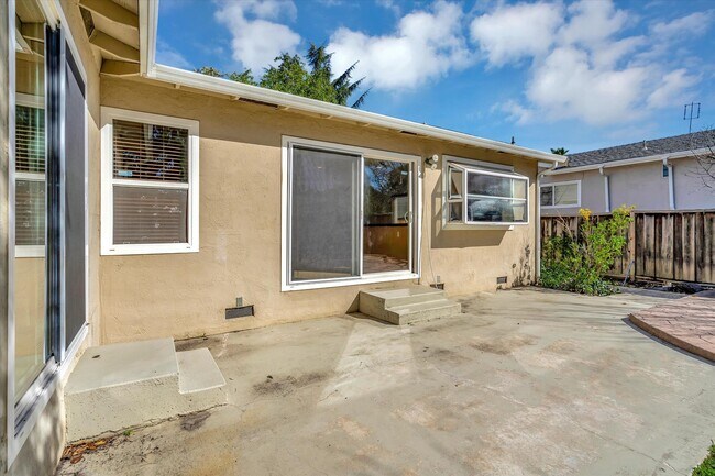 Building Photo - Wow! What a Great Home! Coming Soon!
