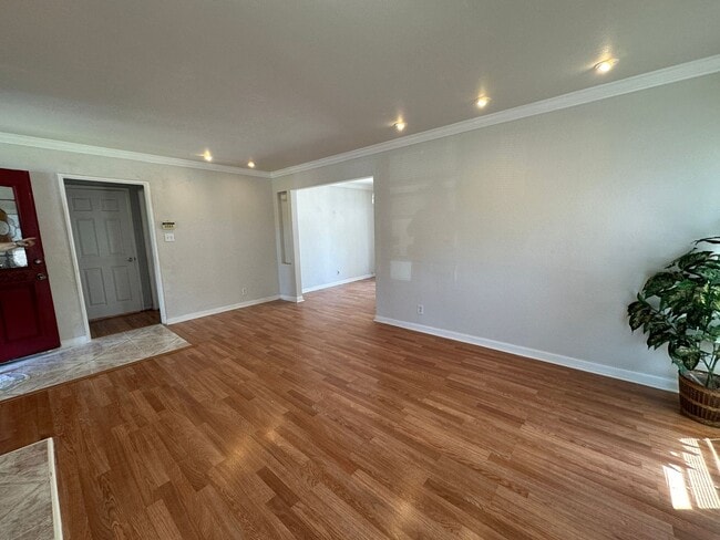 Building Photo - Single family 2 bedroom 1 bath, yard