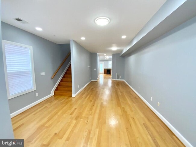 Building Photo - 812 5th St NE