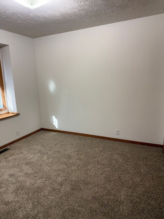 Building Photo - 2110 John St