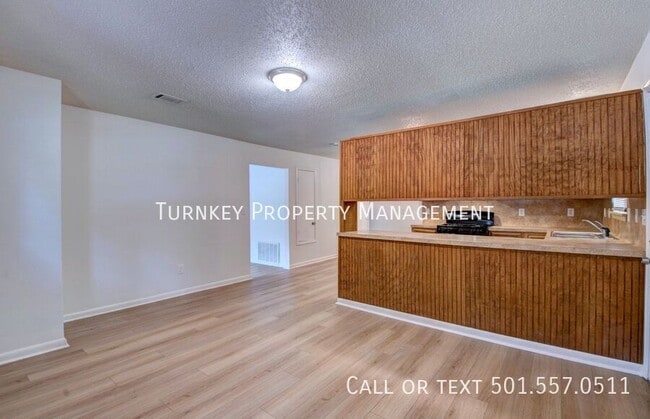 Building Photo - 2509 Vancouver Dr