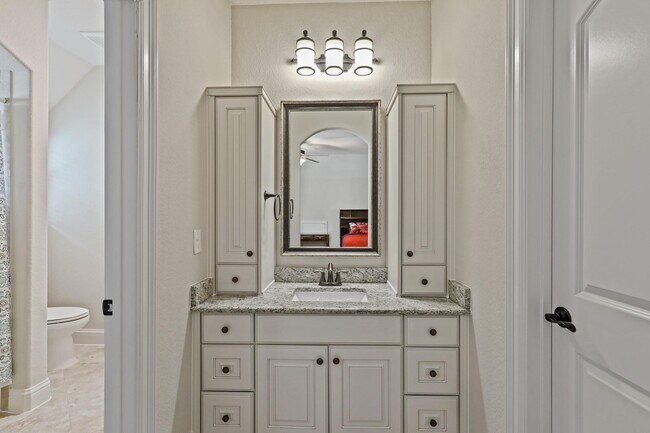 Building Photo - 5730 Balcones Ridge Ln
