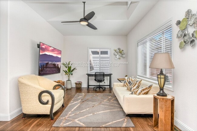 Building Photo - NEWER 2 BR/1 BA detached 1-story unit available 2/1/2026