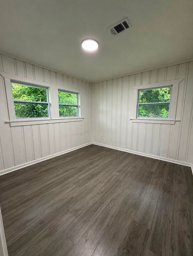 Building Photo - For Rent- 3 Bedrooms, 2 bath